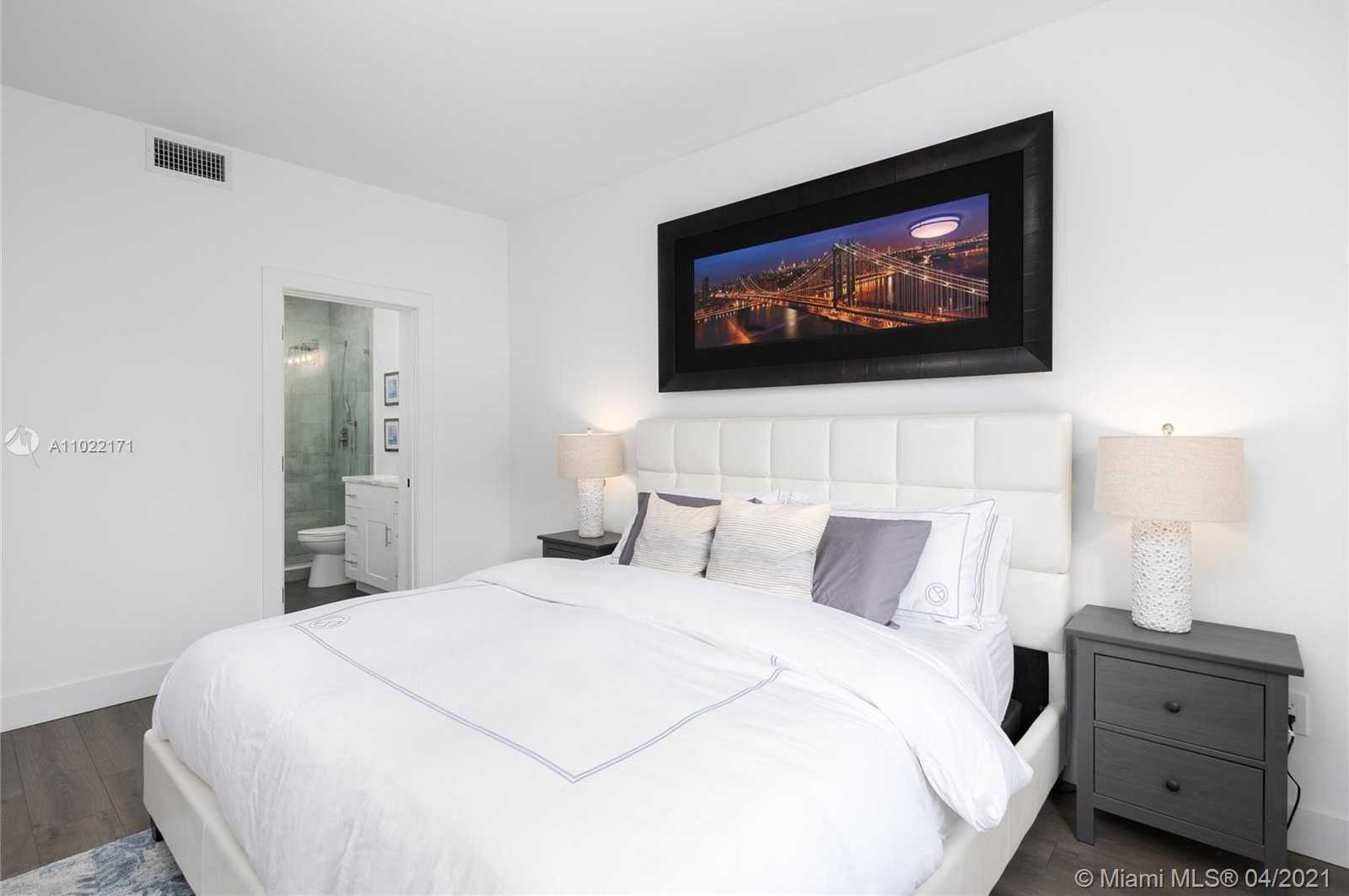 Small Image of 556 NORTH EAST 74TH ST, Miami Number 12
