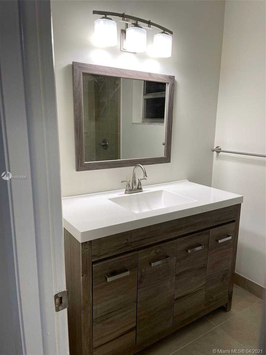 Small Image of 13560 SOUTH WEST 39TH LN, Miami Number 7