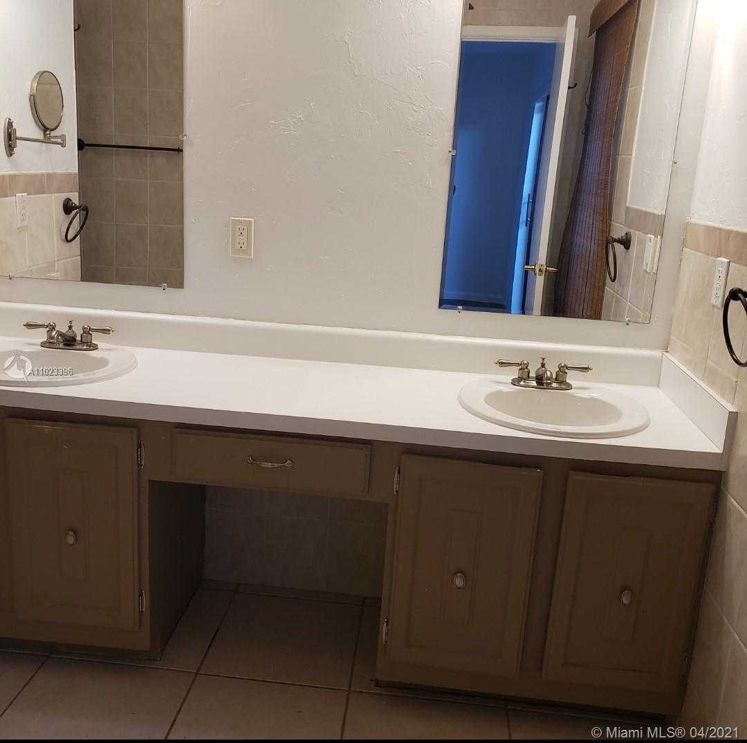 Small Image of 20345 NORTH EAST 10TH CT, Miami Number 10