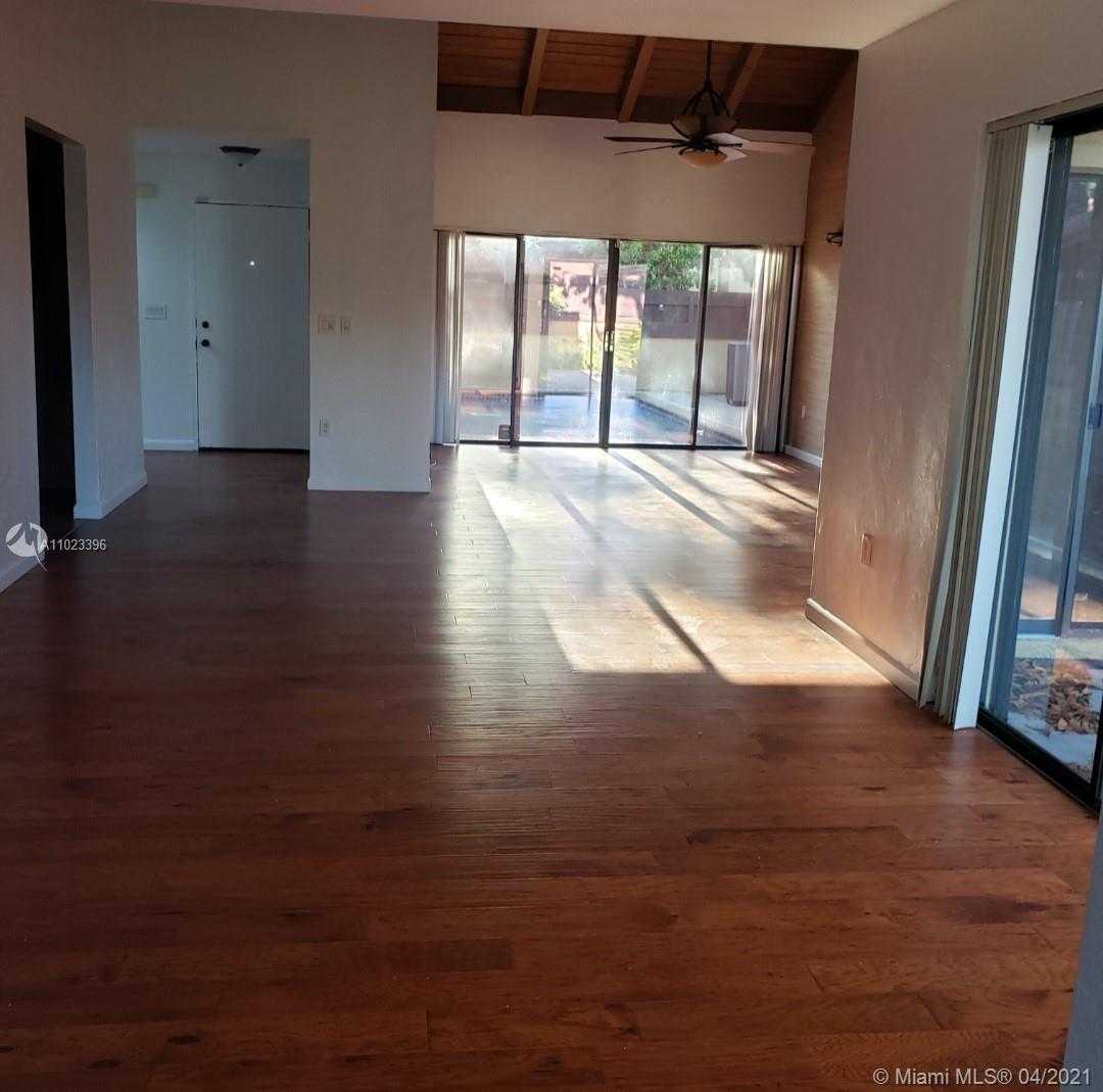 Small Image of 20345 NORTH EAST 10TH CT, Miami Number 2