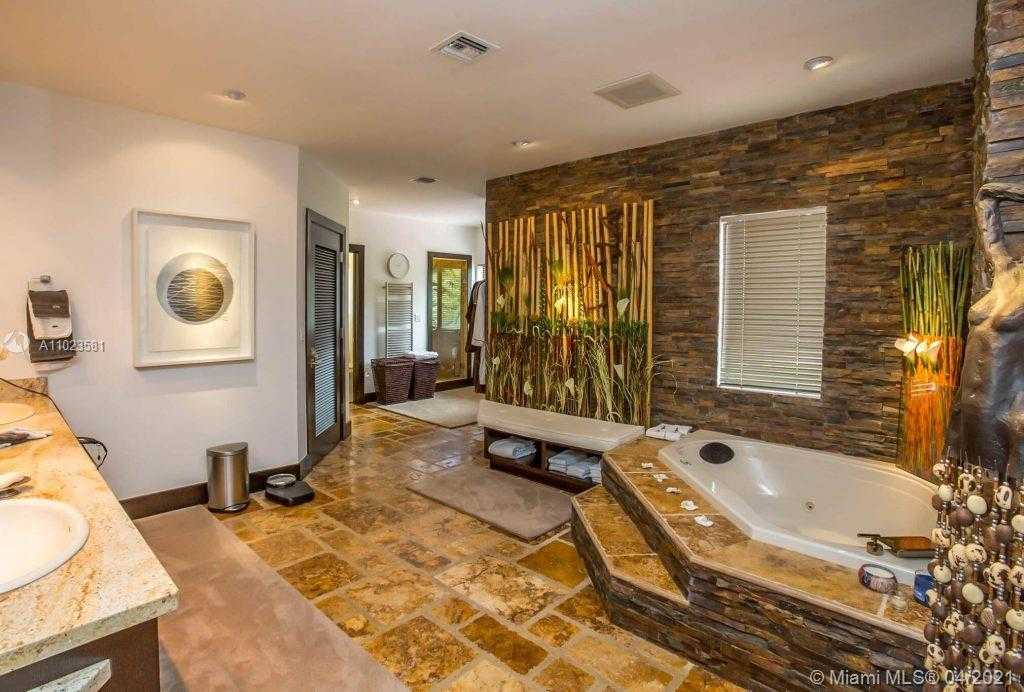 Small Image of 4933 NORTH WEST 94TH DORAL PL, Doral Number 46