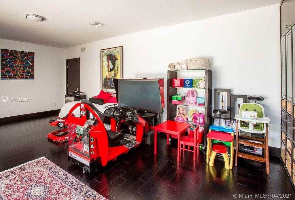 Small Image of 4933 NORTH WEST 94TH DORAL PL, Doral Number 61
