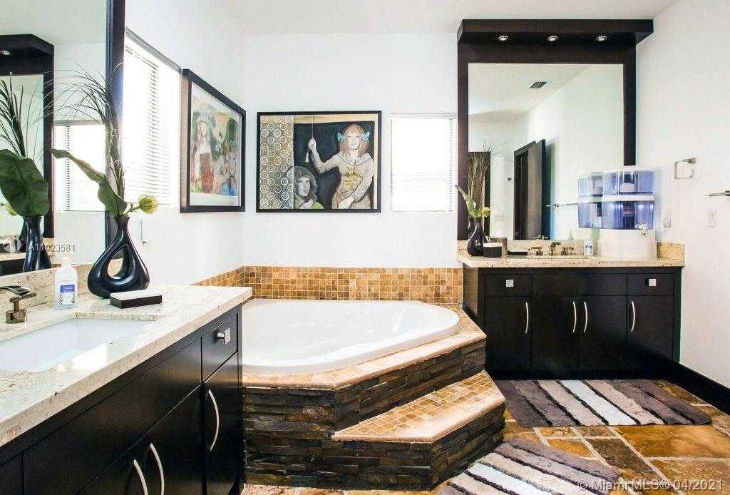 Small Image of 4933 NORTH WEST 94TH DORAL PL, Doral Number 63