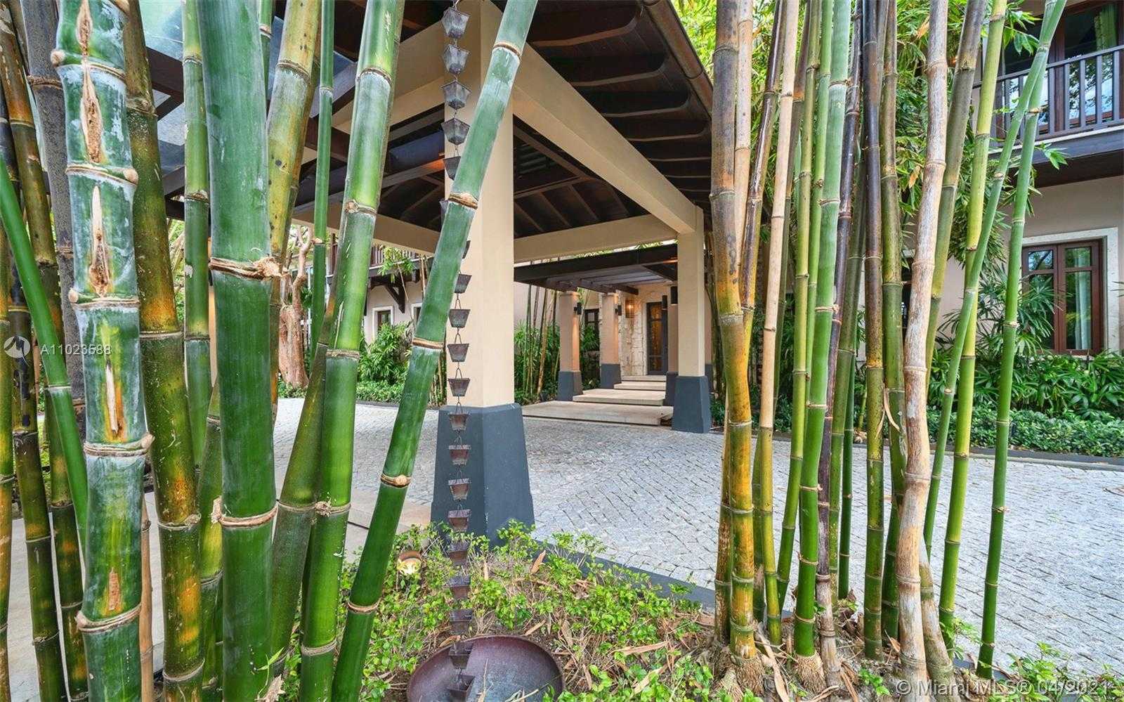 Small Image of 9 HARBOR POINT, Key Biscayne Number 4