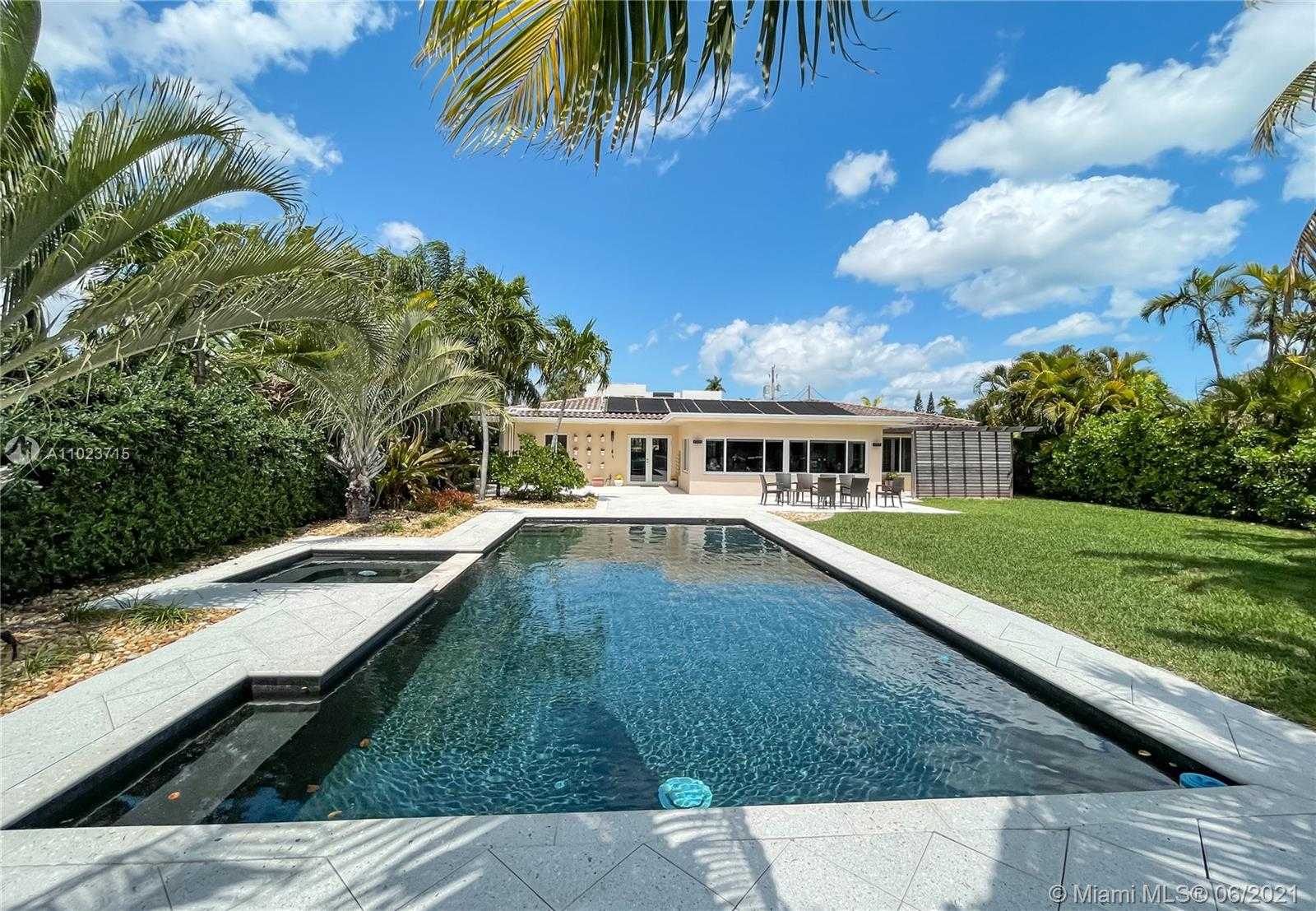 Small Image of 2104 NORTH EAST 124TH ST, North Miami Number 2