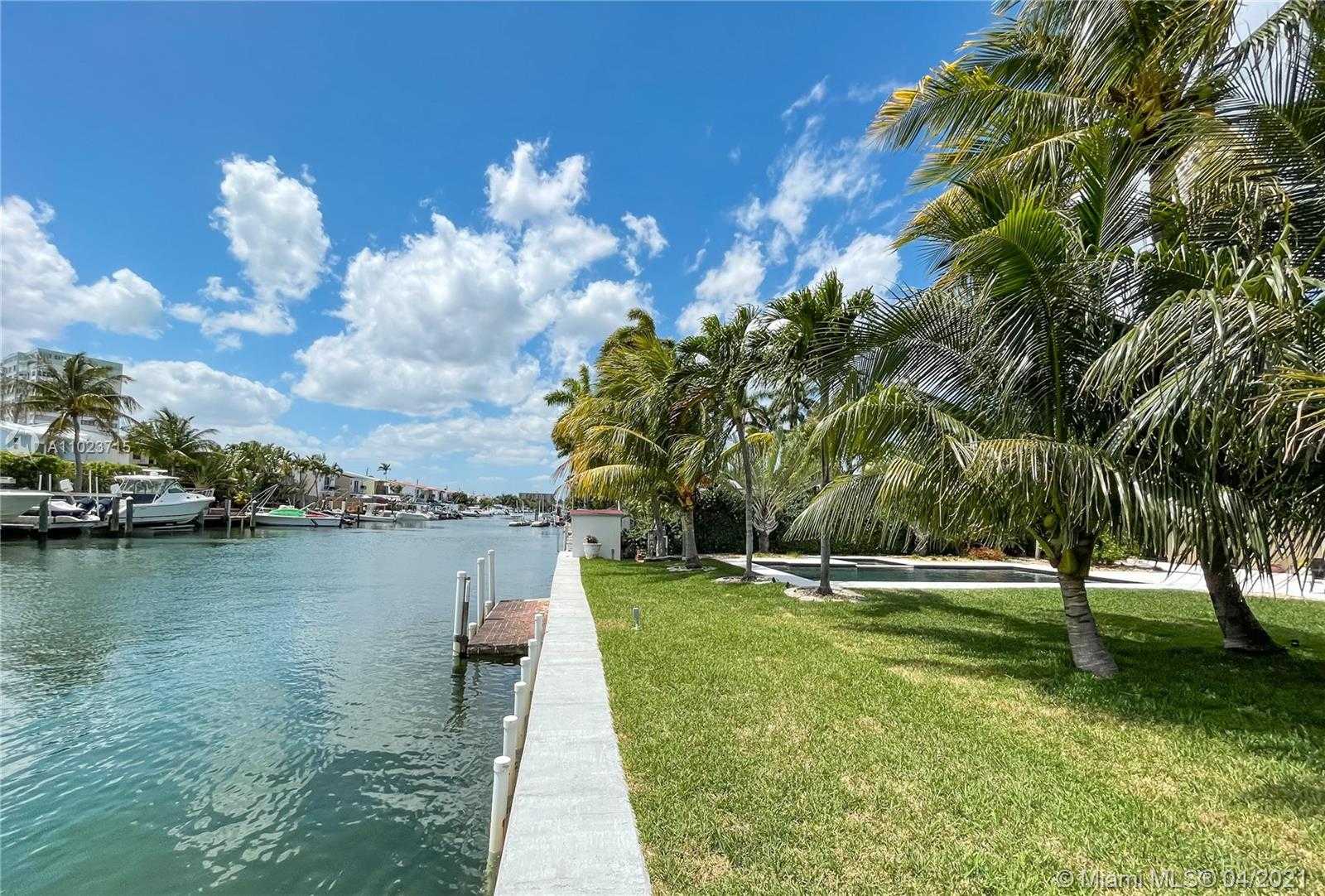 Small Image of 2104 NORTH EAST 124TH ST, North Miami Number 3