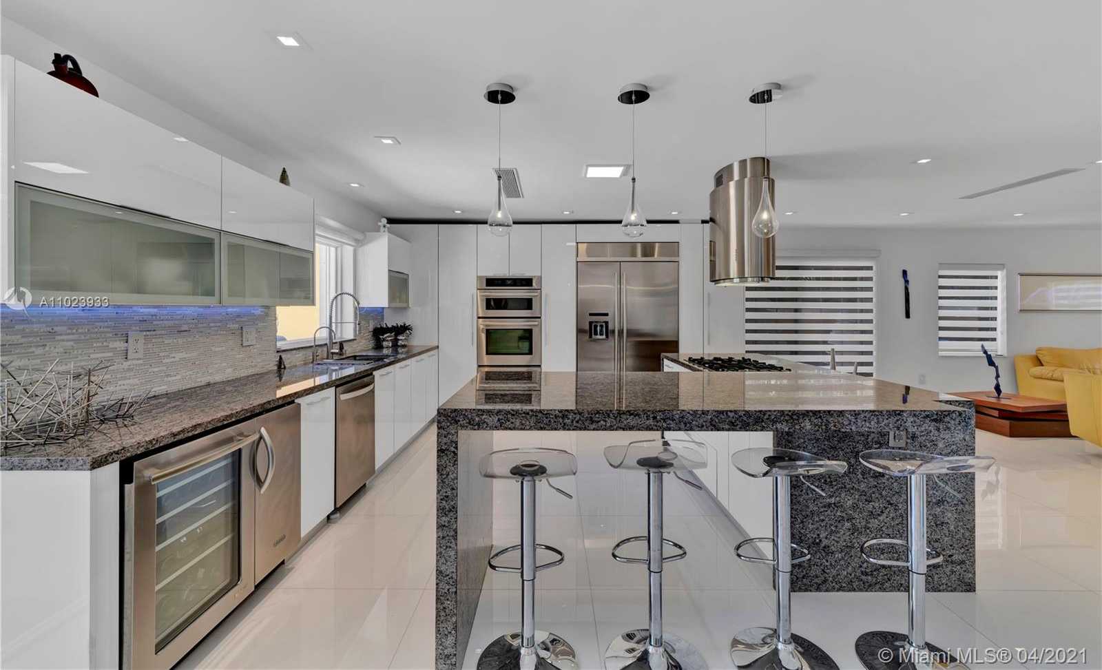 Small Image of 10535 NORTH WEST 43RD TER, Doral Number 13