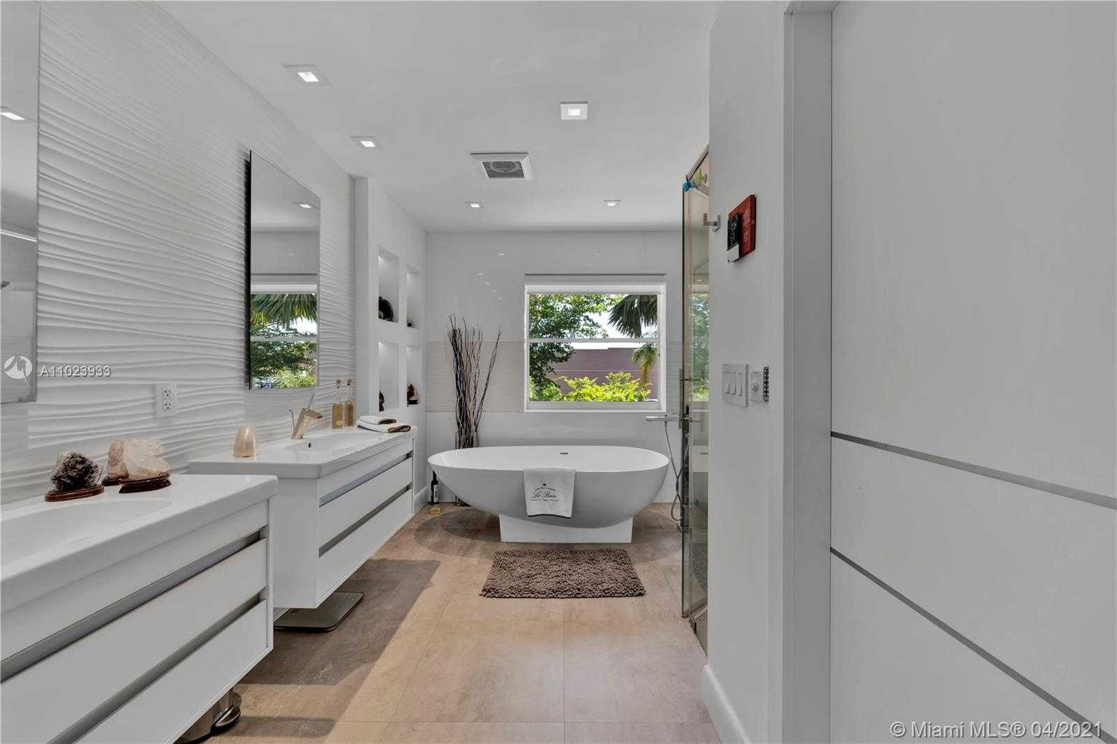 Small Image of 10535 NORTH WEST 43RD TER, Doral Number 30