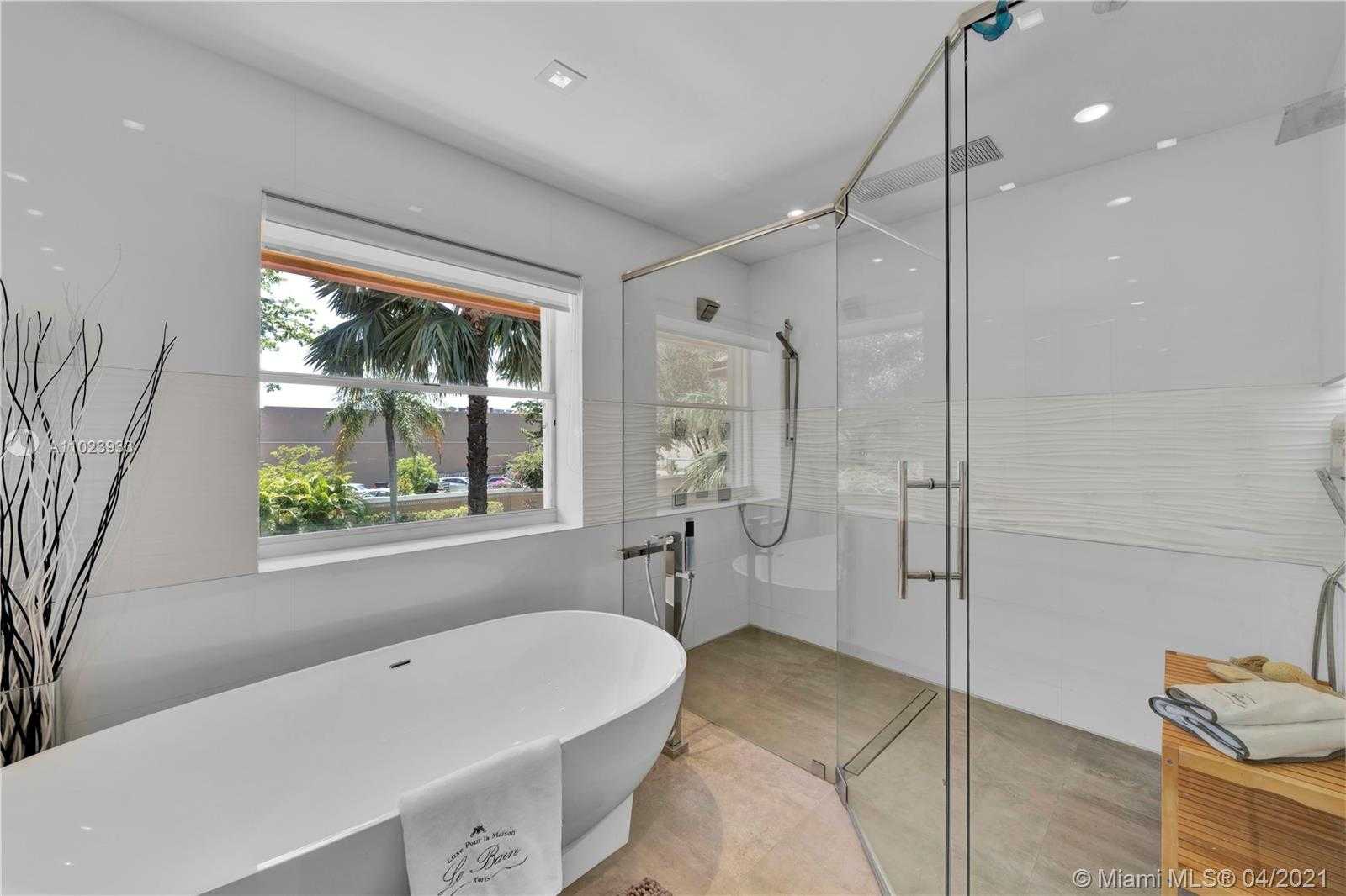 Small Image of 10535 NORTH WEST 43RD TER, Doral Number 32
