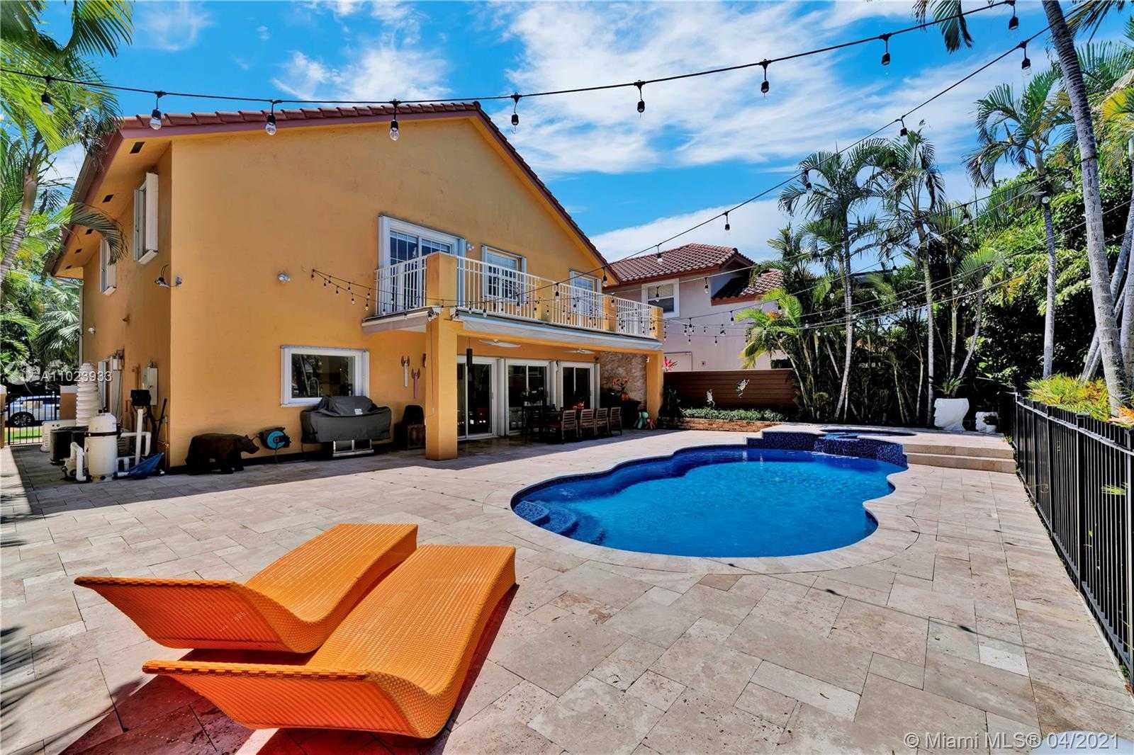 Small Image of 10535 NORTH WEST 43RD TER, Doral Number 38