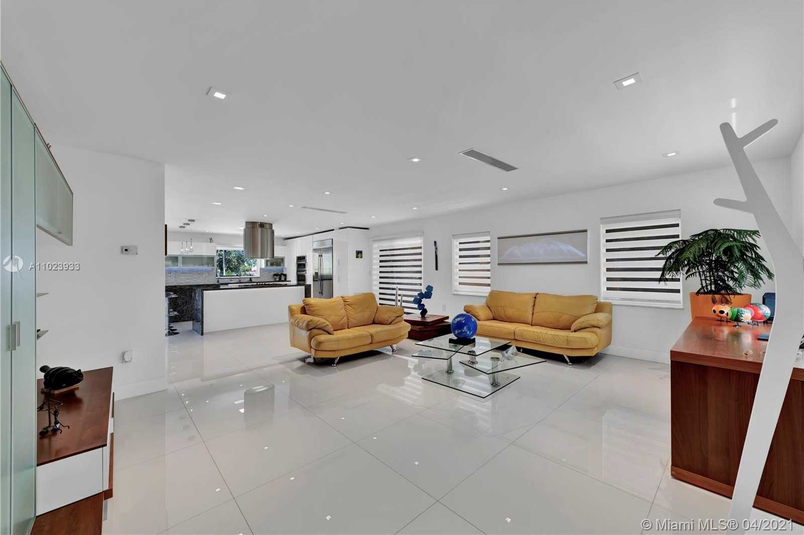 Small Image of 10535 NORTH WEST 43RD TER, Doral Number 7