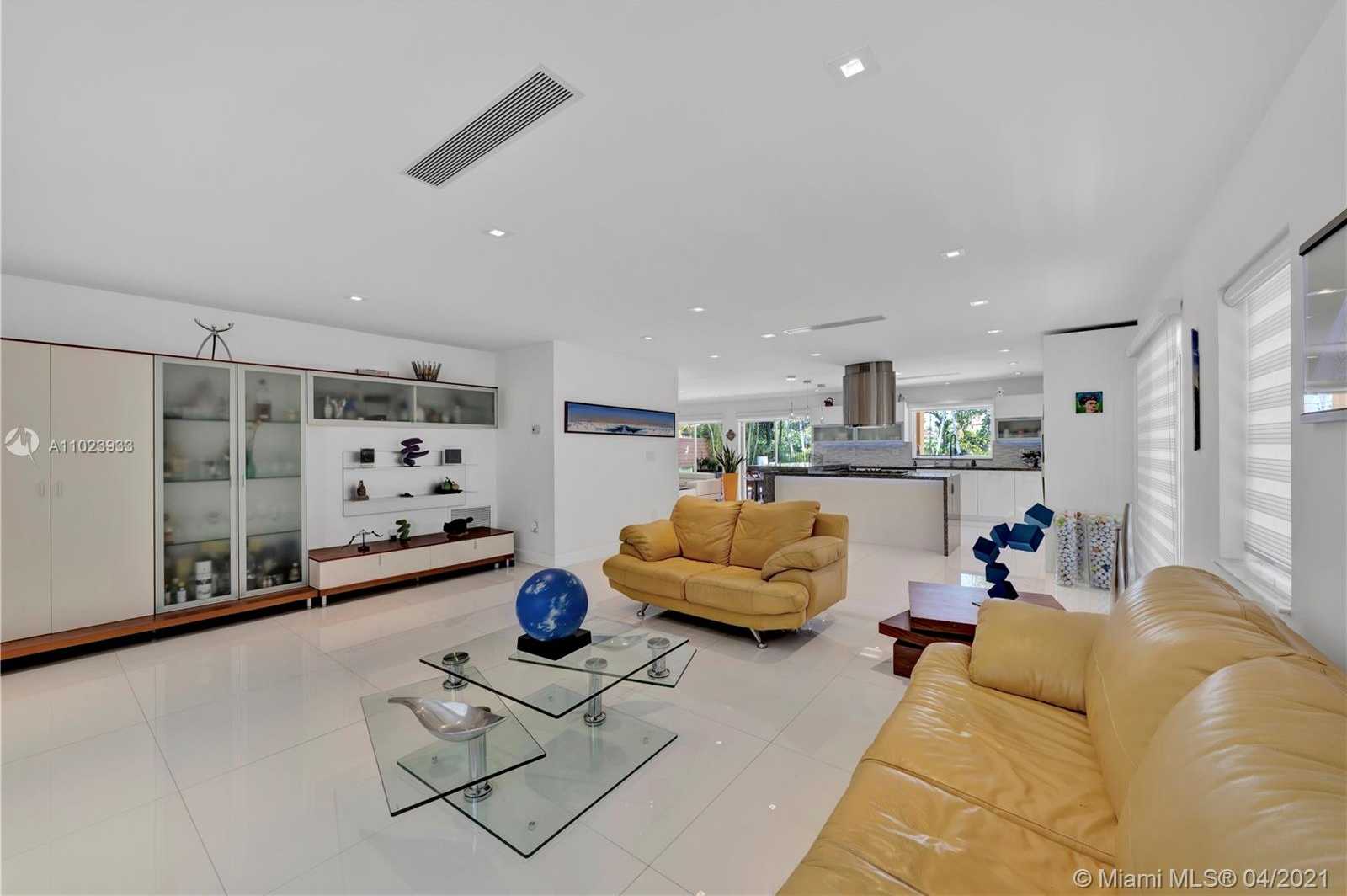 Small Image of 10535 NORTH WEST 43RD TER, Doral Number 9