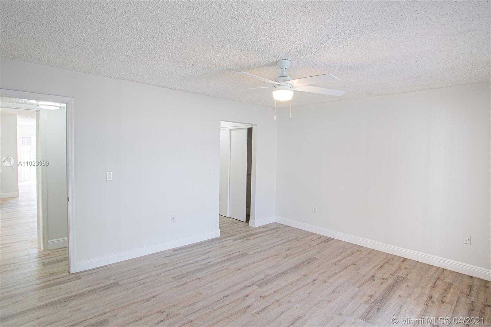 Small Image of 4310 WEST 10TH CT, Hialeah Number 23