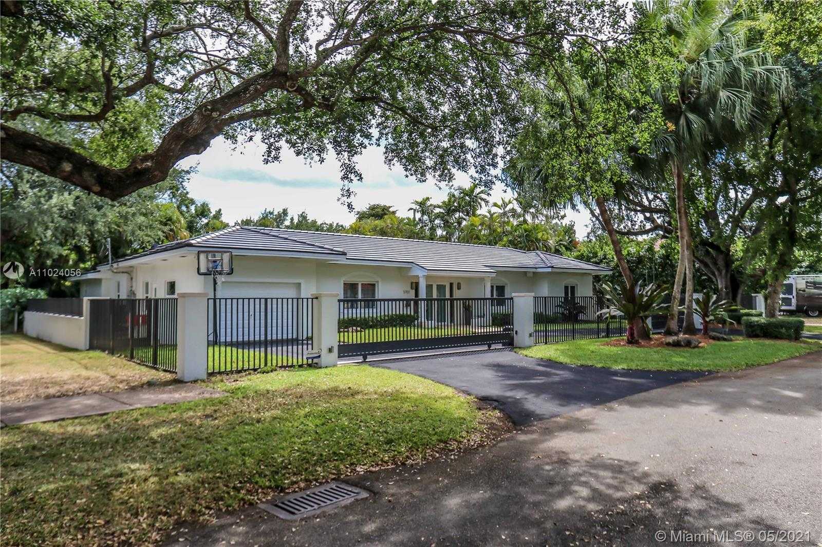 Small Image of 5701 MICHELANGELO ST, Coral Gables Number 3