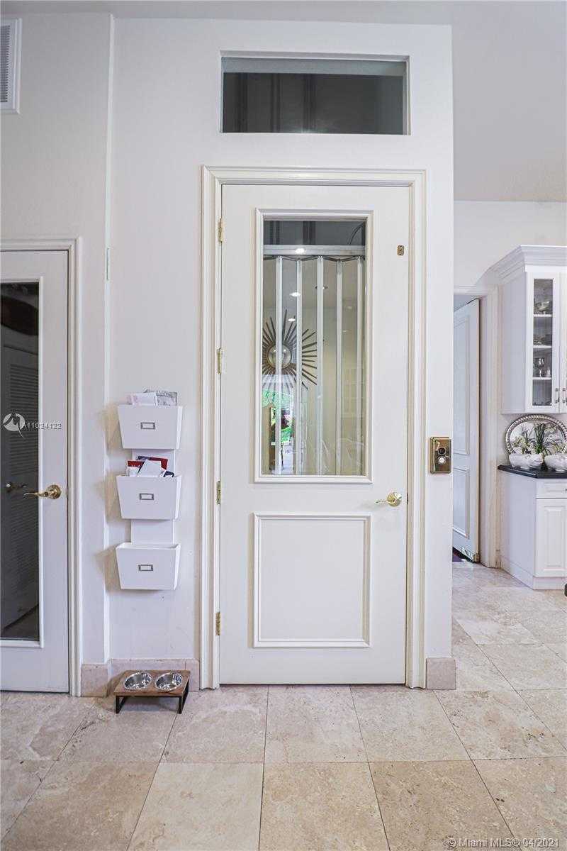 Small Image of 9780 WEST SUBURBAN DR, Pinecrest Number 28