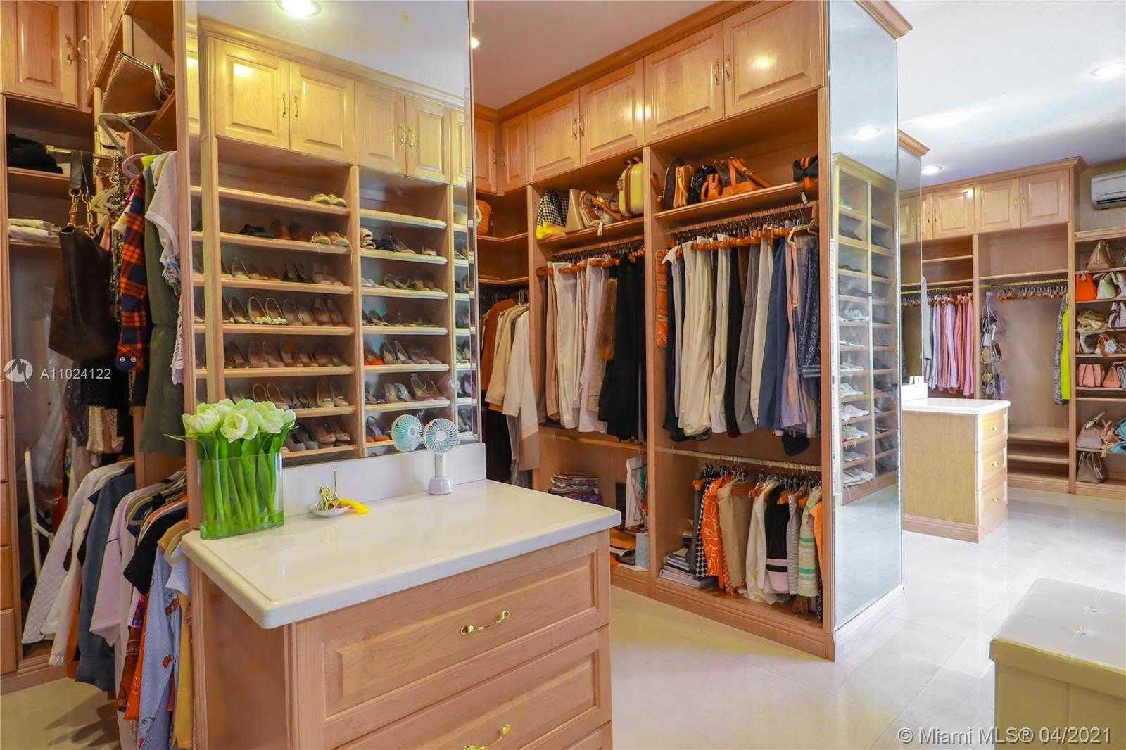 Small Image of 9780 WEST SUBURBAN DR, Pinecrest Number 40
