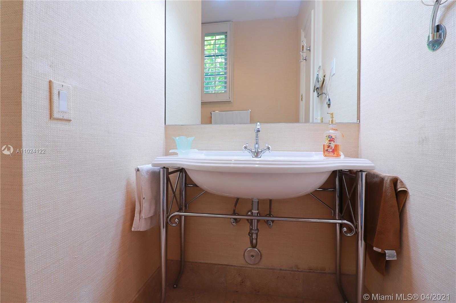 Small Image of 9780 WEST SUBURBAN DR, Pinecrest Number 54