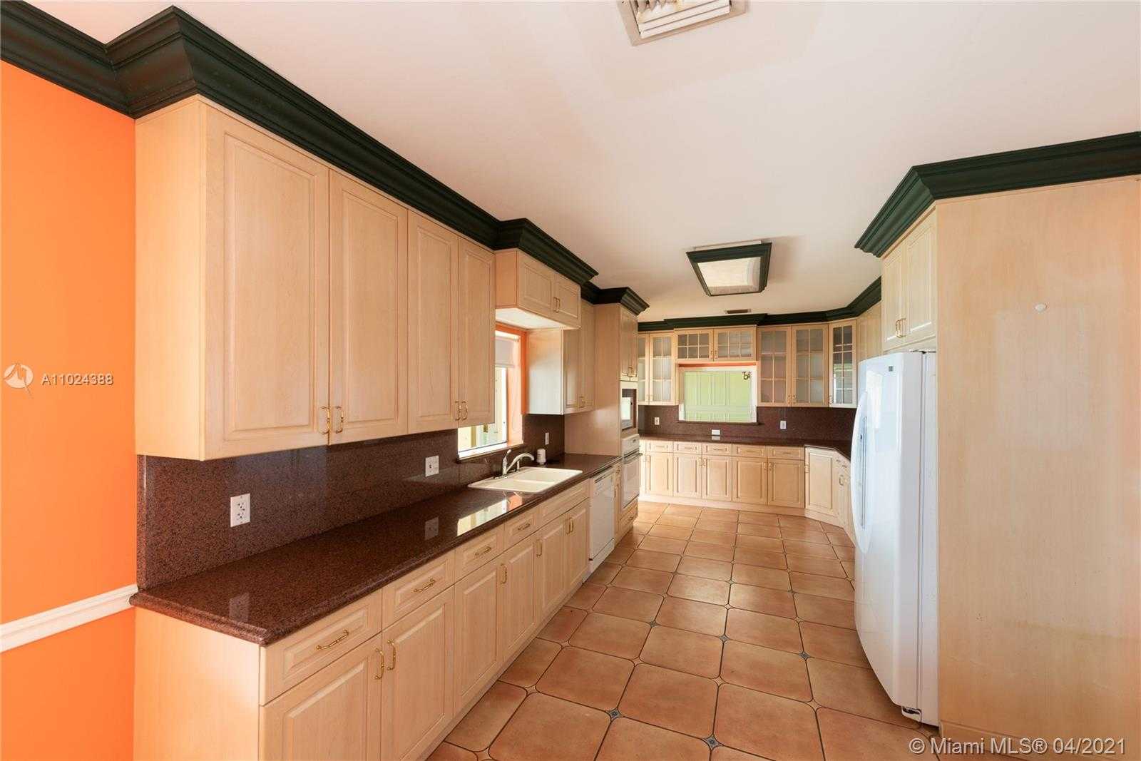 Small Image of 9767 NORTH EAST 13TH AVE, Miami Shores Number 16