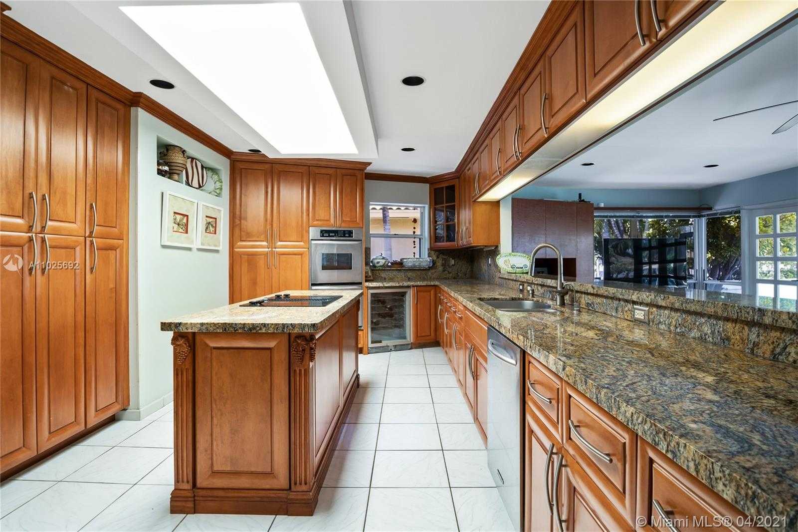Small Image of 3229 NORTH EAST 169TH ST, North Miami Beach Number 13