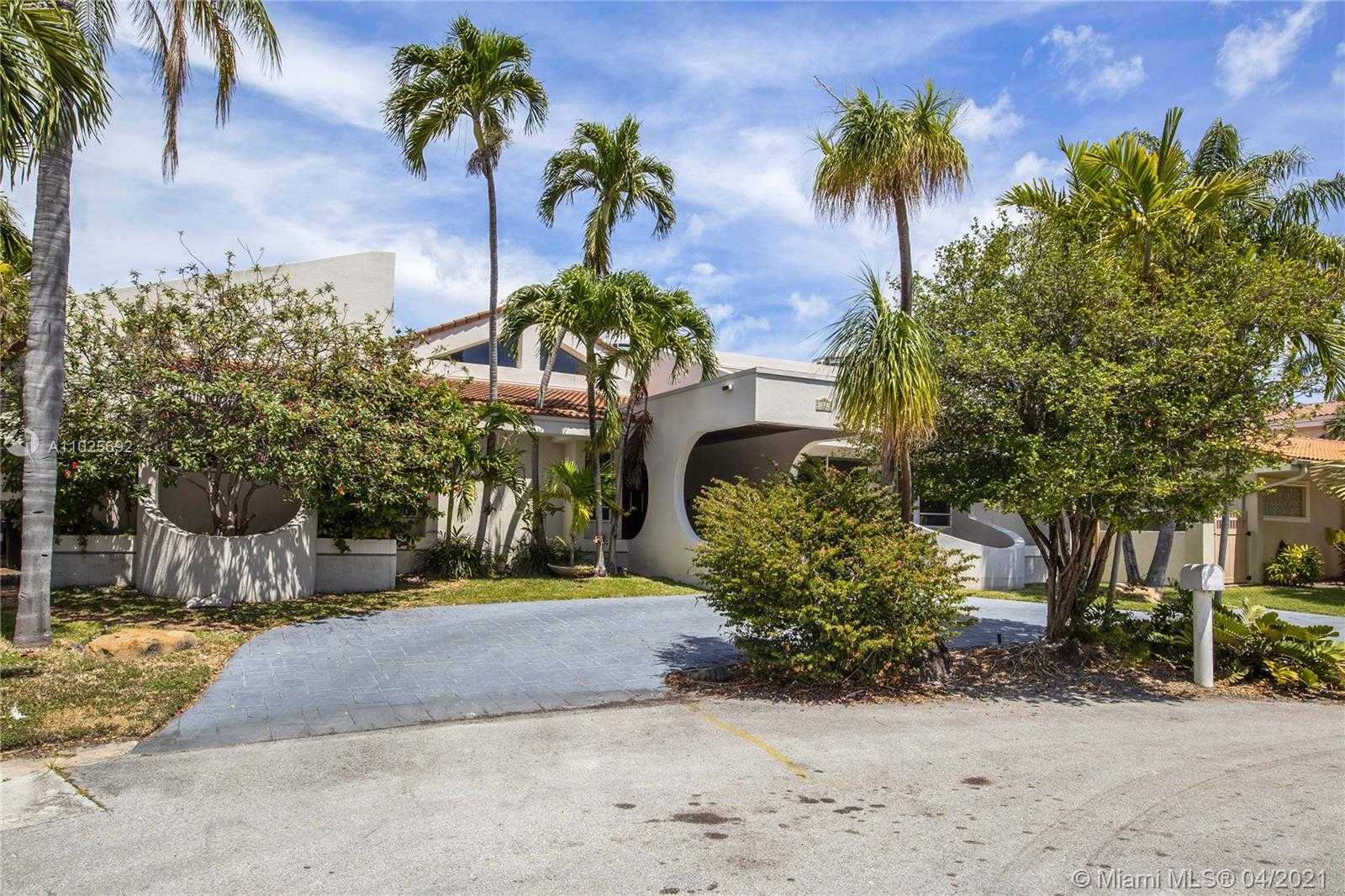 Small Image of 3229 NORTH EAST 169TH ST, North Miami Beach Number 4