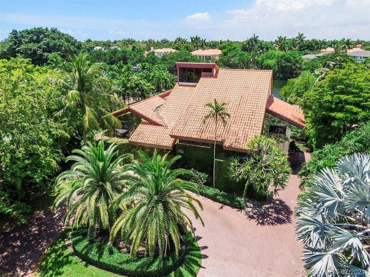 Small Image of 7260 W Lago Dr, Coral Gables, FL 33143, USA Number 13