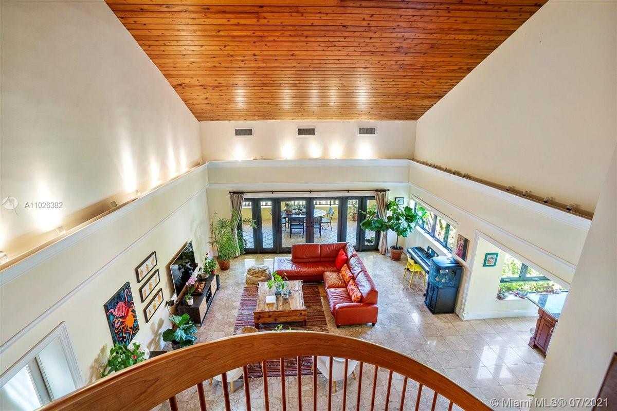 Small Image of 7260 W Lago Dr, Coral Gables, FL 33143, USA Number 15
