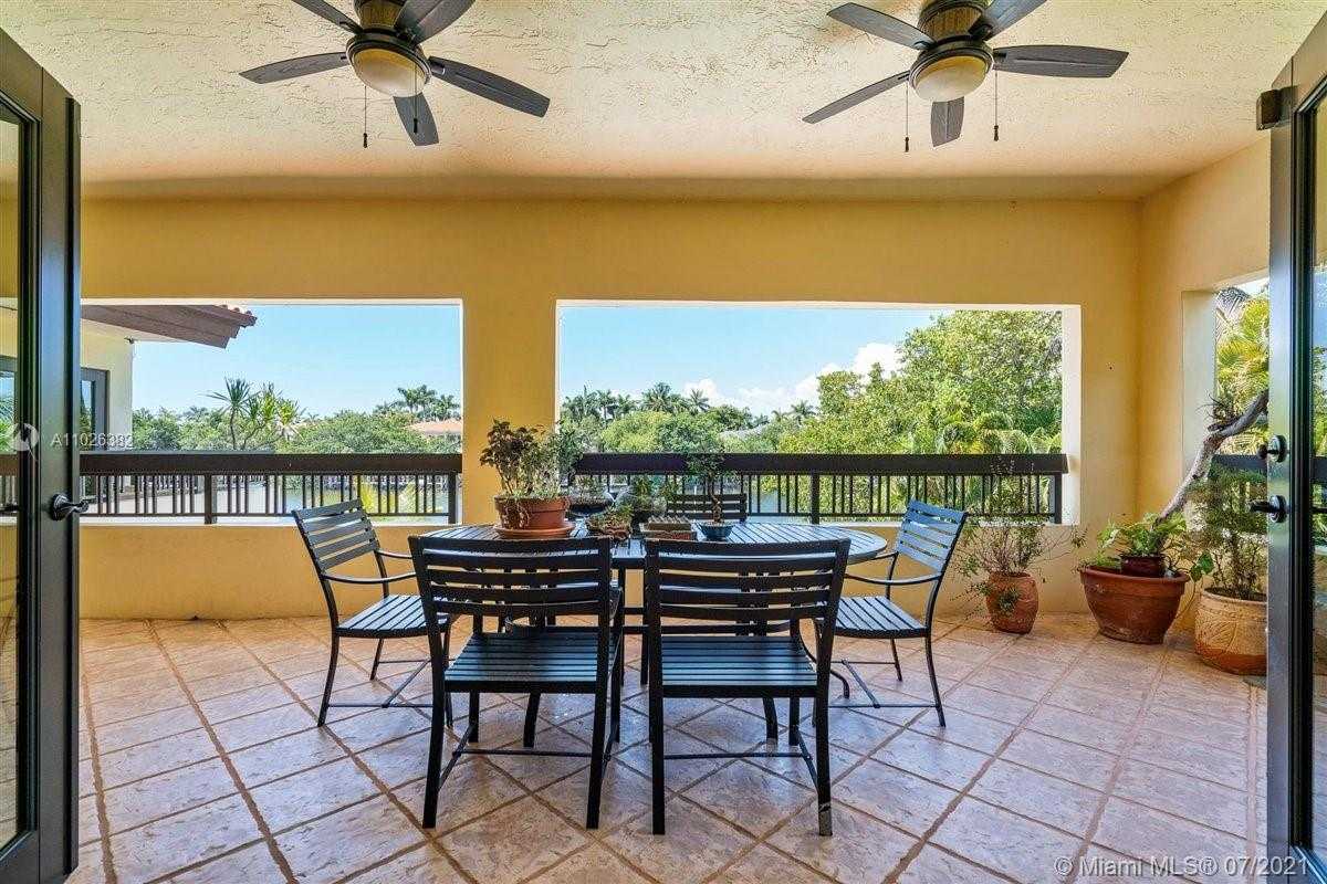 Small Image of 7260 W Lago Dr, Coral Gables, FL 33143, USA Number 17