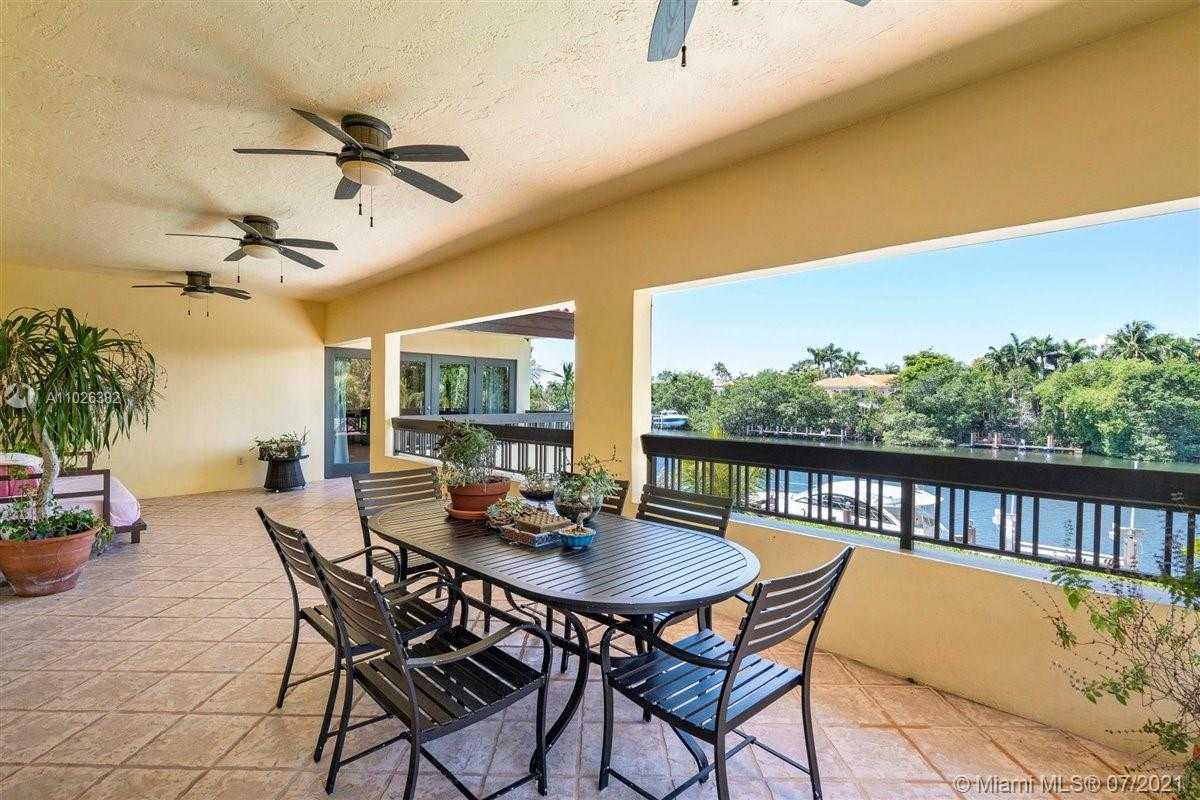 Small Image of 7260 W Lago Dr, Coral Gables, FL 33143, USA Number 18