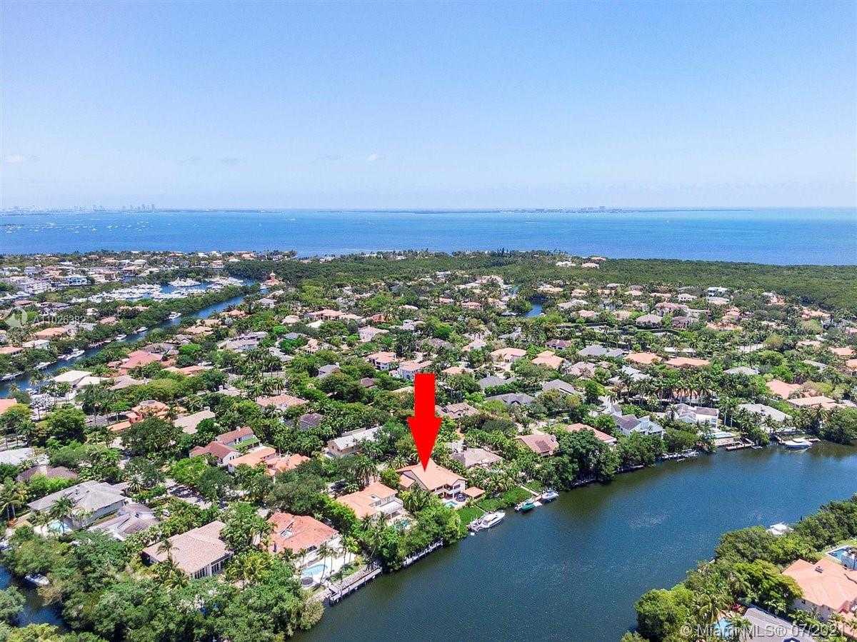 Small Image of 7260 W Lago Dr, Coral Gables, FL 33143, USA Number 19