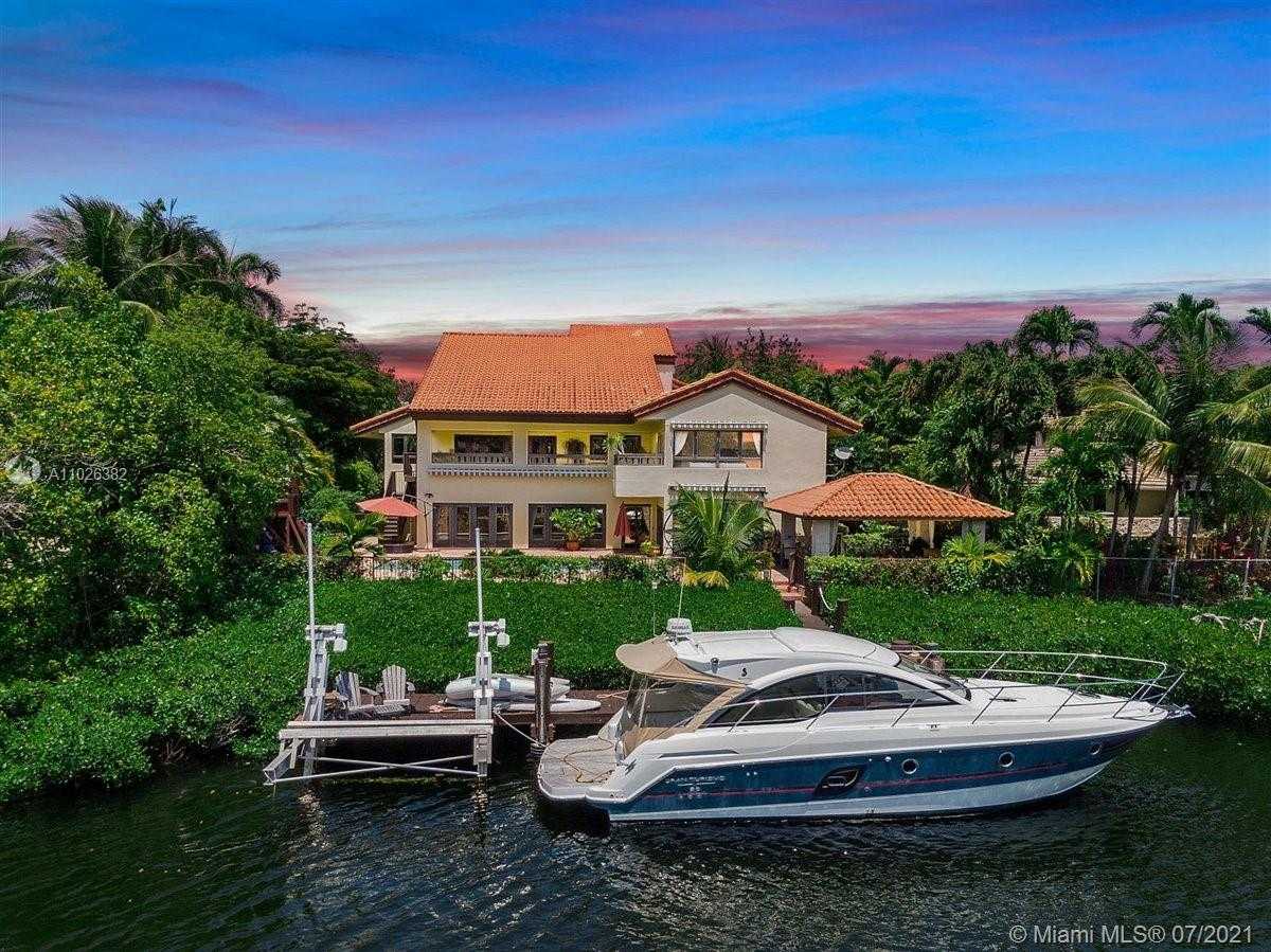 Small Image of 7260 W Lago Dr, Coral Gables, FL 33143, USA Number 2