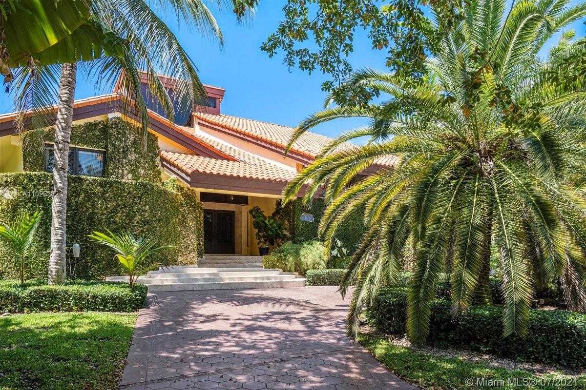Small Image of 7260 W Lago Dr, Coral Gables, FL 33143, USA Number 20