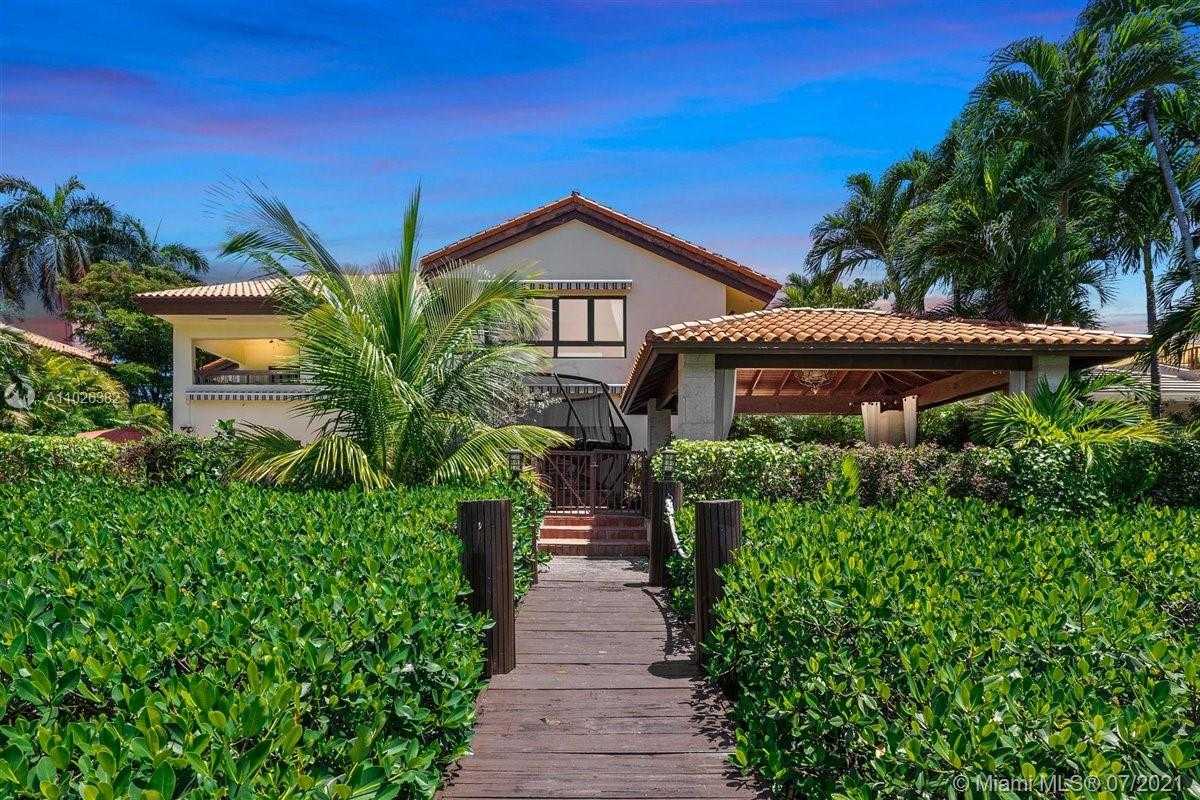 Small Image of 7260 W Lago Dr, Coral Gables, FL 33143, USA Number 21