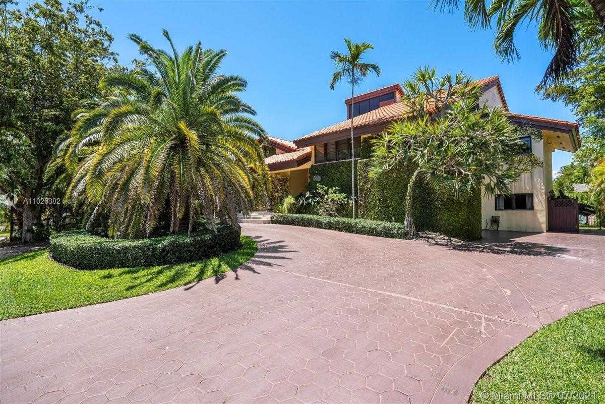 Small Image of 7260 W Lago Dr, Coral Gables, FL 33143, USA Number 22