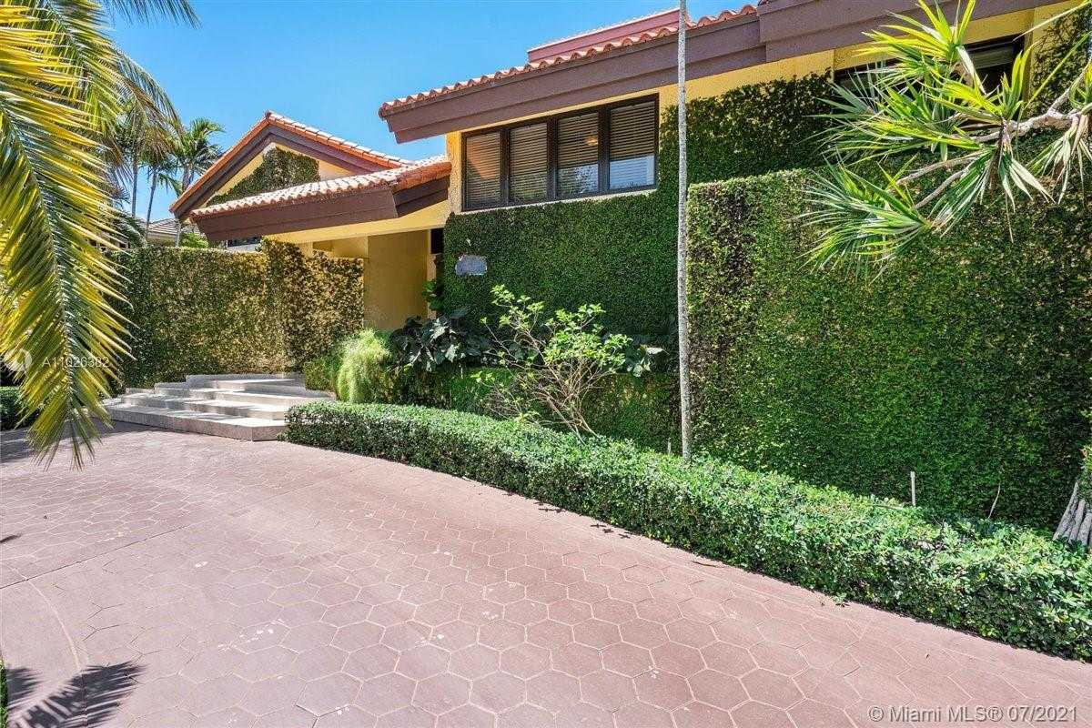 Small Image of 7260 W Lago Dr, Coral Gables, FL 33143, USA Number 24
