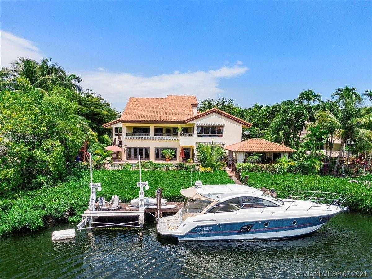 Small Image of 7260 W Lago Dr, Coral Gables, FL 33143, USA Number 28
