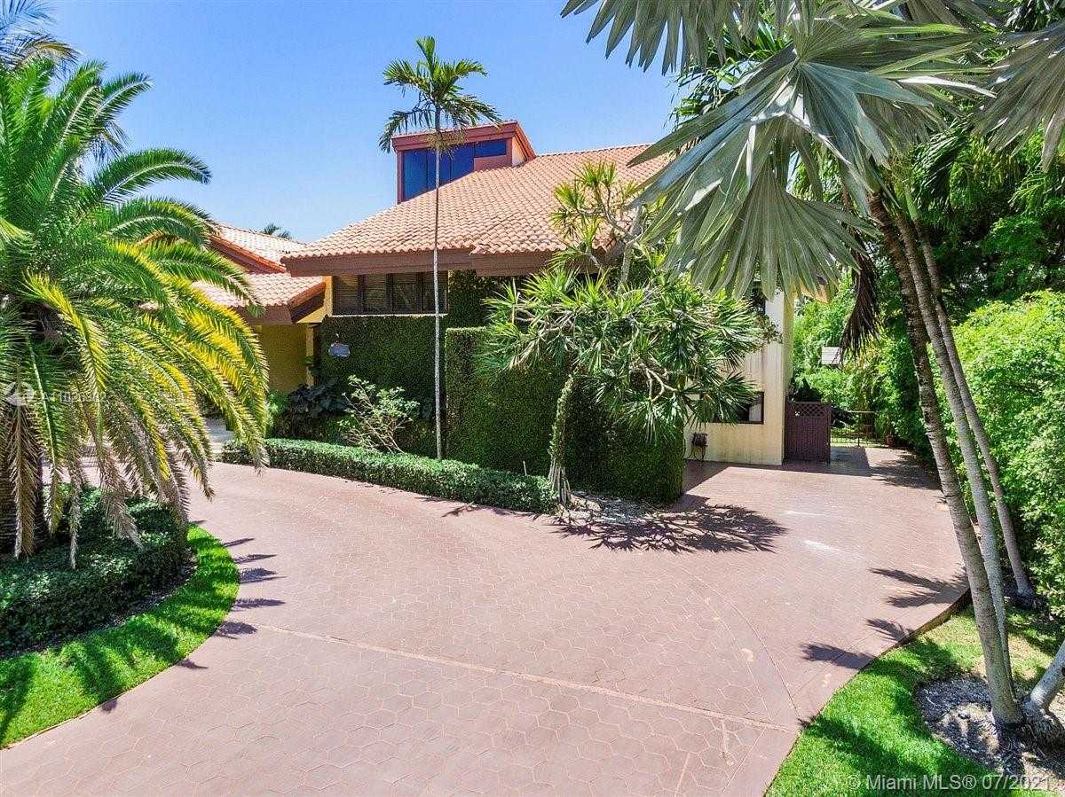 Small Image of 7260 W Lago Dr, Coral Gables, FL 33143, USA Number 29