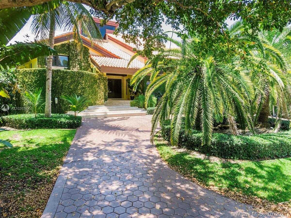 Small Image of 7260 W Lago Dr, Coral Gables, FL 33143, USA Number 30