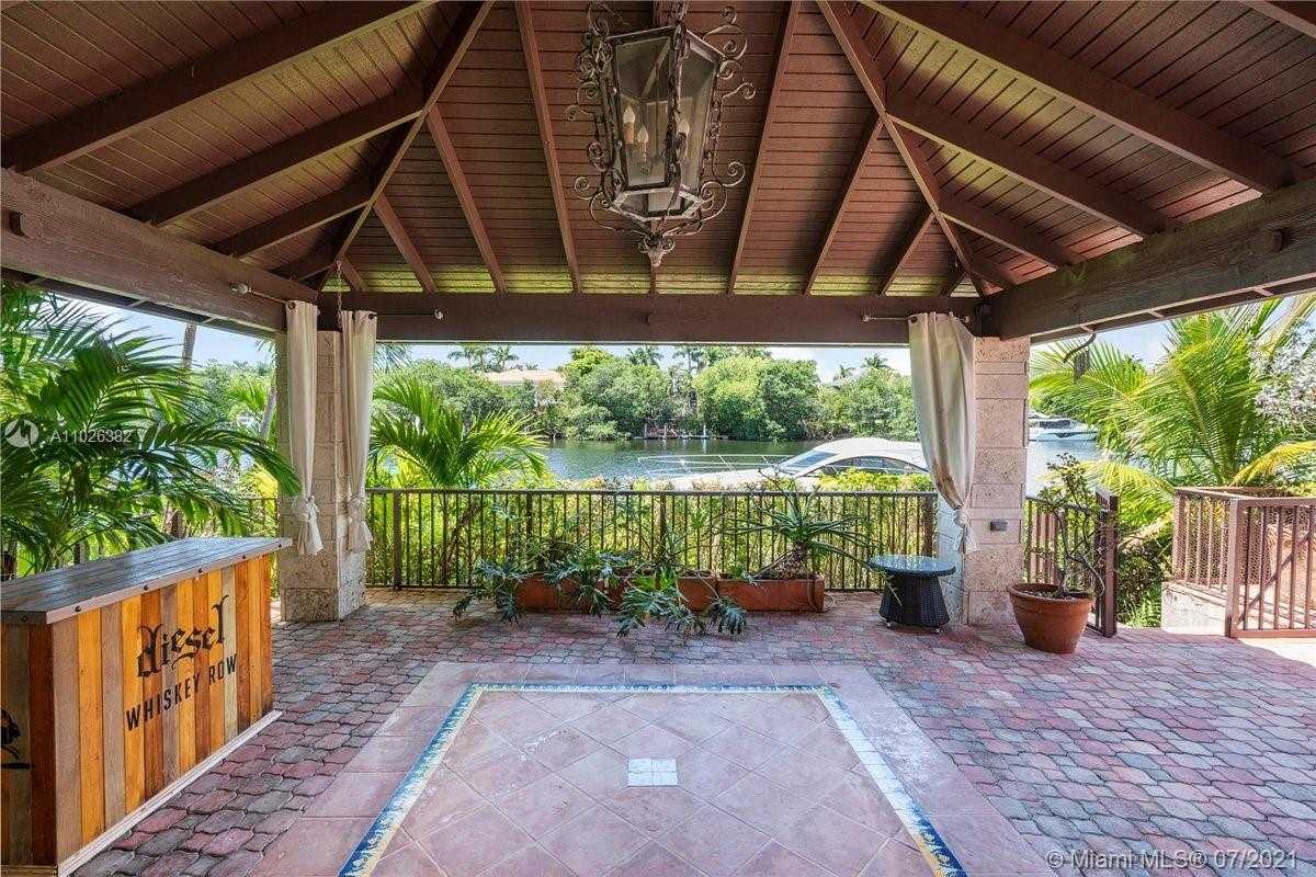 Small Image of 7260 W Lago Dr, Coral Gables, FL 33143, USA Number 34