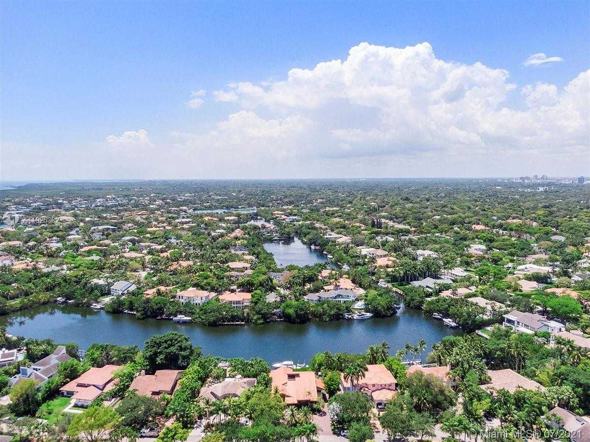 Small Image of 7260 W Lago Dr, Coral Gables, FL 33143, USA Number 35