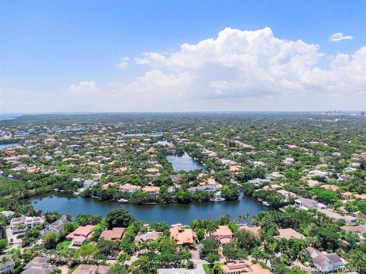 Small Image of 7260 W Lago Dr, Coral Gables, FL 33143, USA Number 37