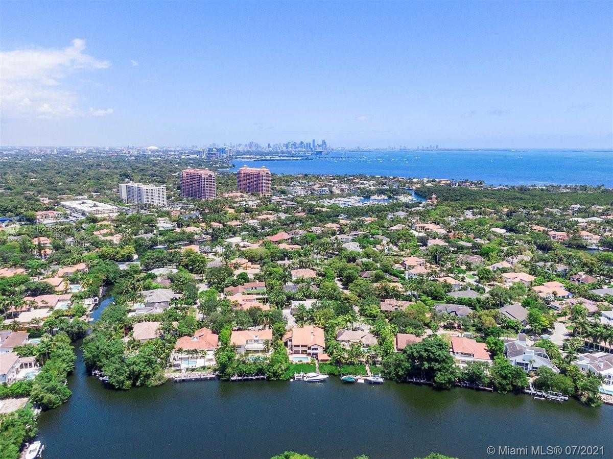 Small Image of 7260 W Lago Dr, Coral Gables, FL 33143, USA Number 39