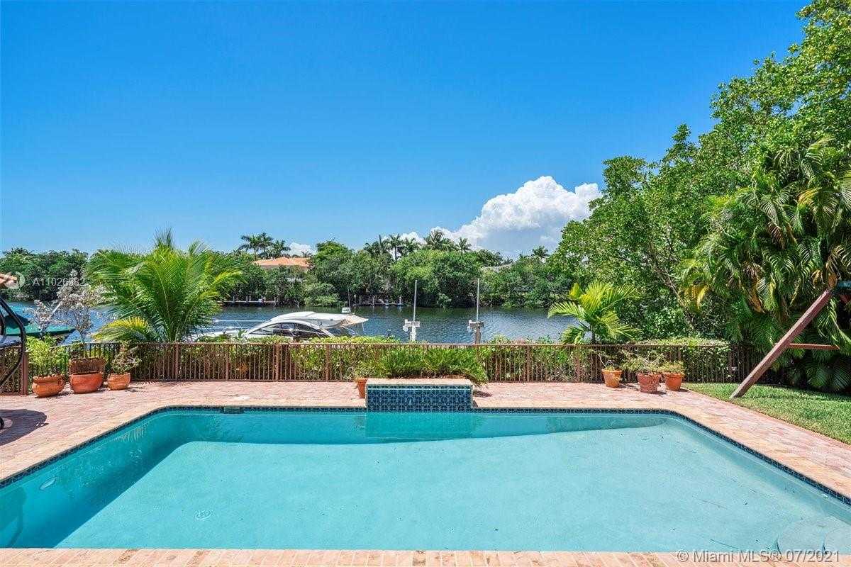 Small Image of 7260 W Lago Dr, Coral Gables, FL 33143, USA Number 40