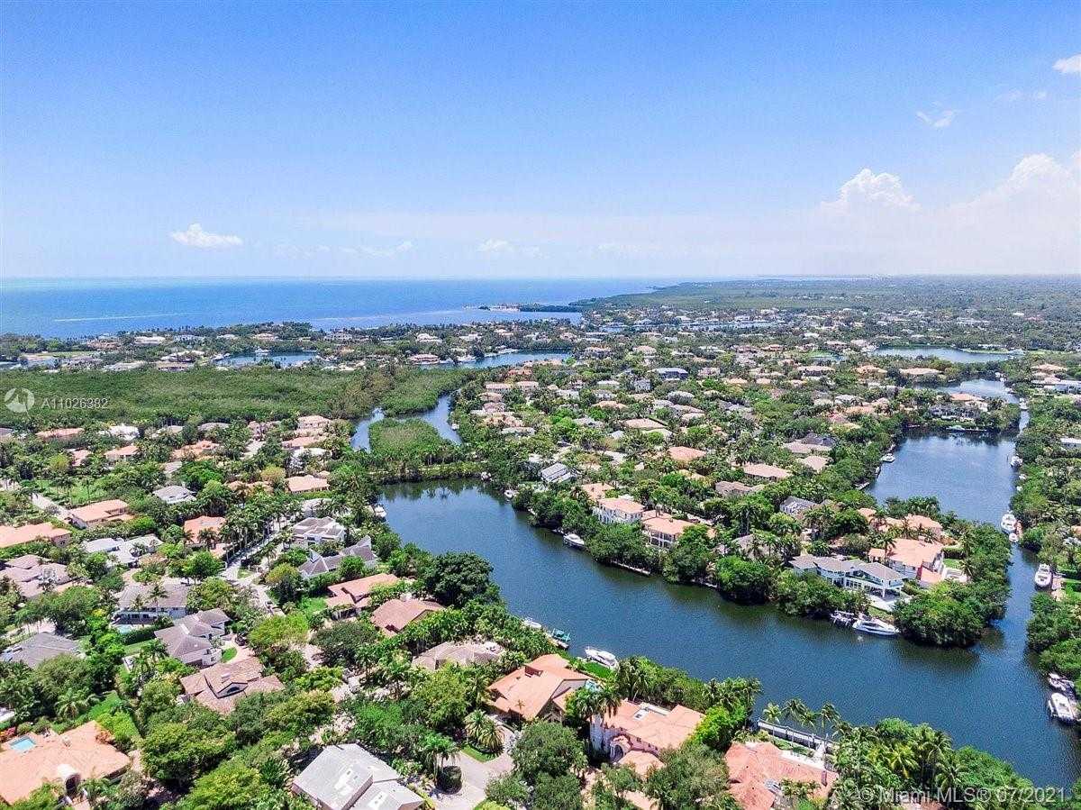 Small Image of 7260 W Lago Dr, Coral Gables, FL 33143, USA Number 42