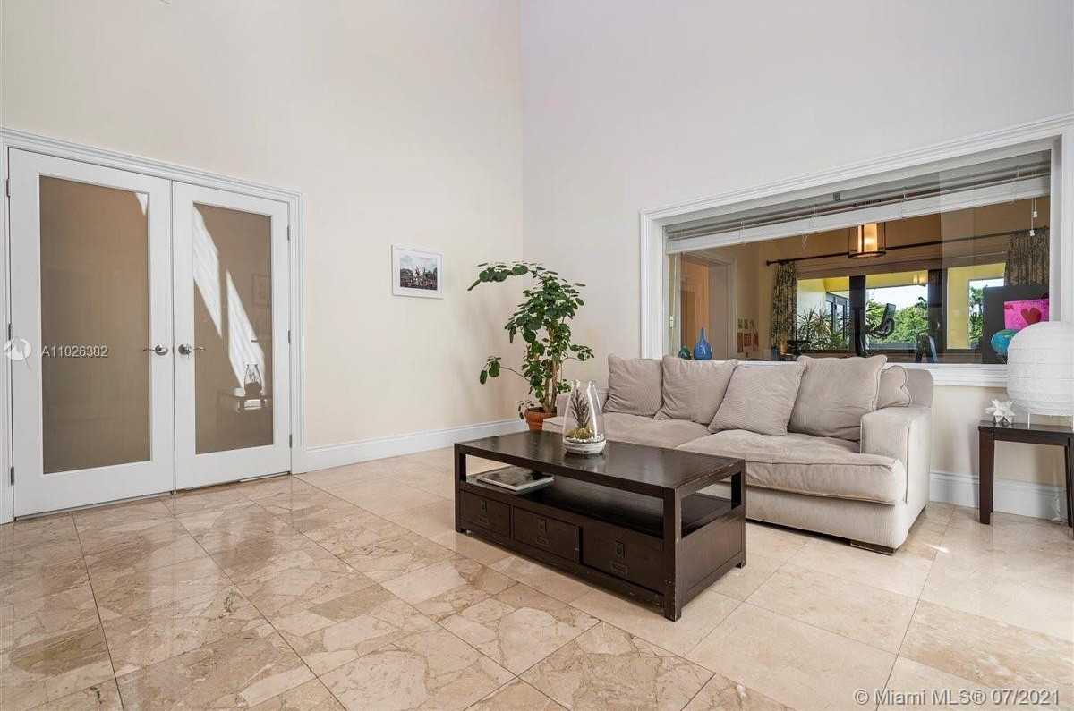 Small Image of 7260 W Lago Dr, Coral Gables, FL 33143, USA Number 44