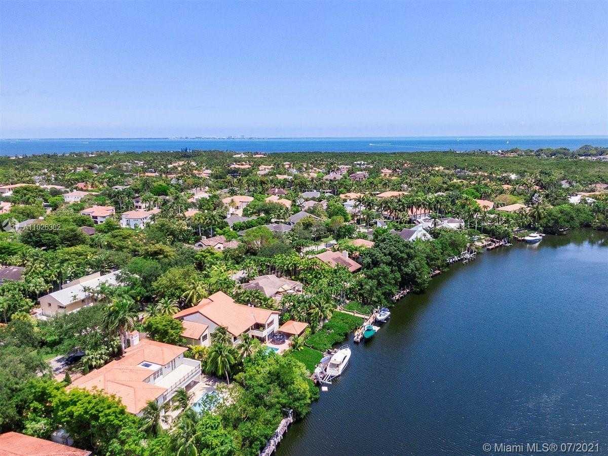Small Image of 7260 W Lago Dr, Coral Gables, FL 33143, USA Number 45