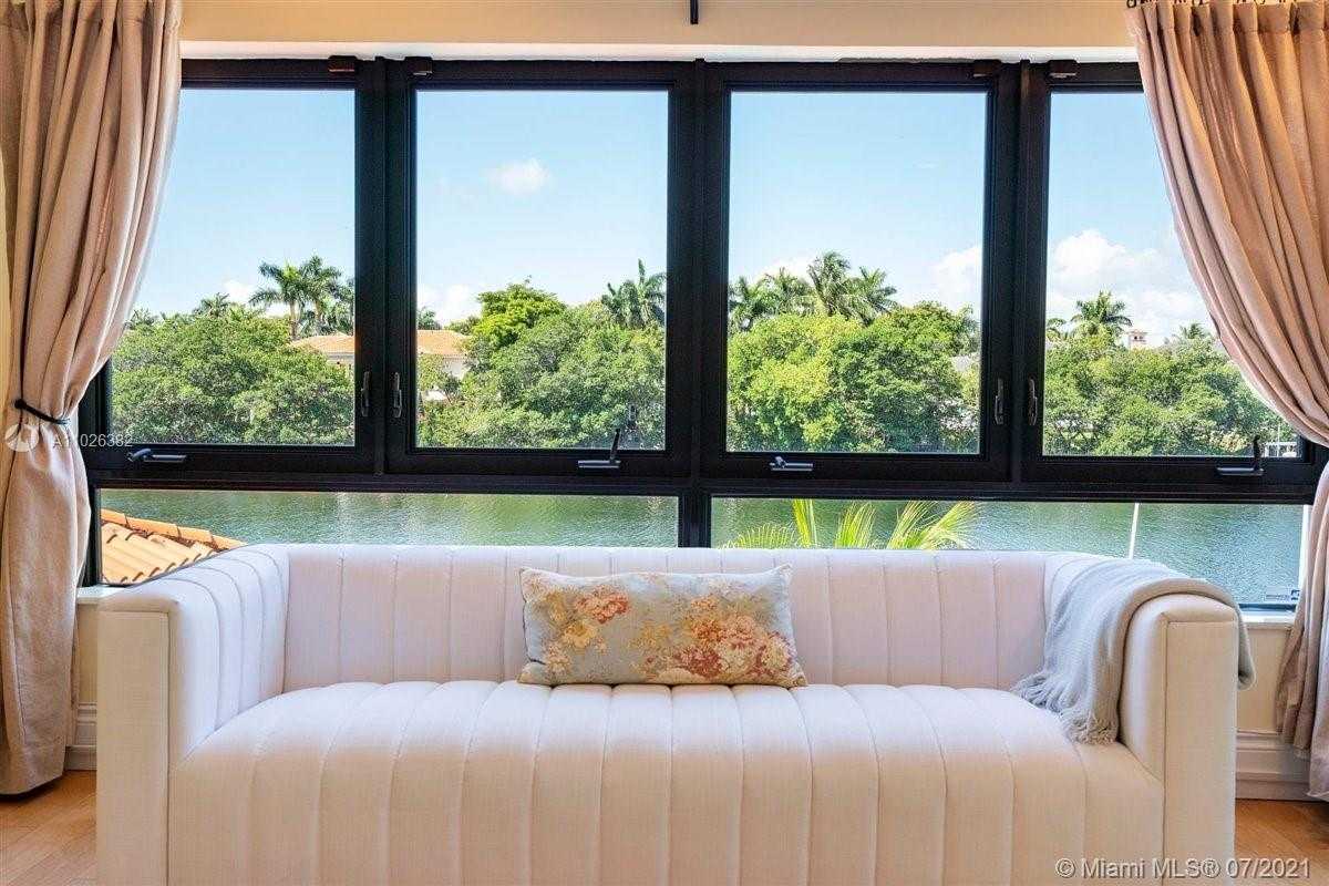 Small Image of 7260 W Lago Dr, Coral Gables, FL 33143, USA Number 47