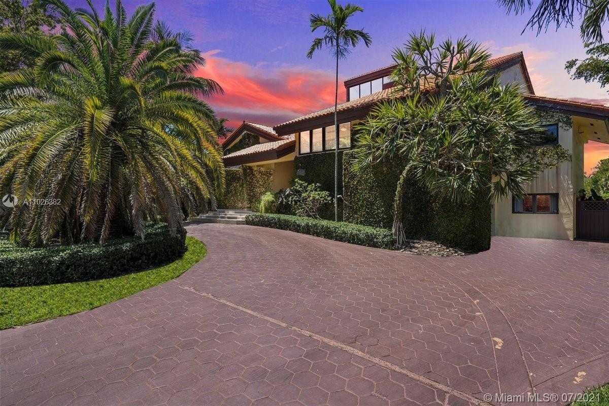 Small Image of 7260 W Lago Dr, Coral Gables, FL 33143, USA Number 48