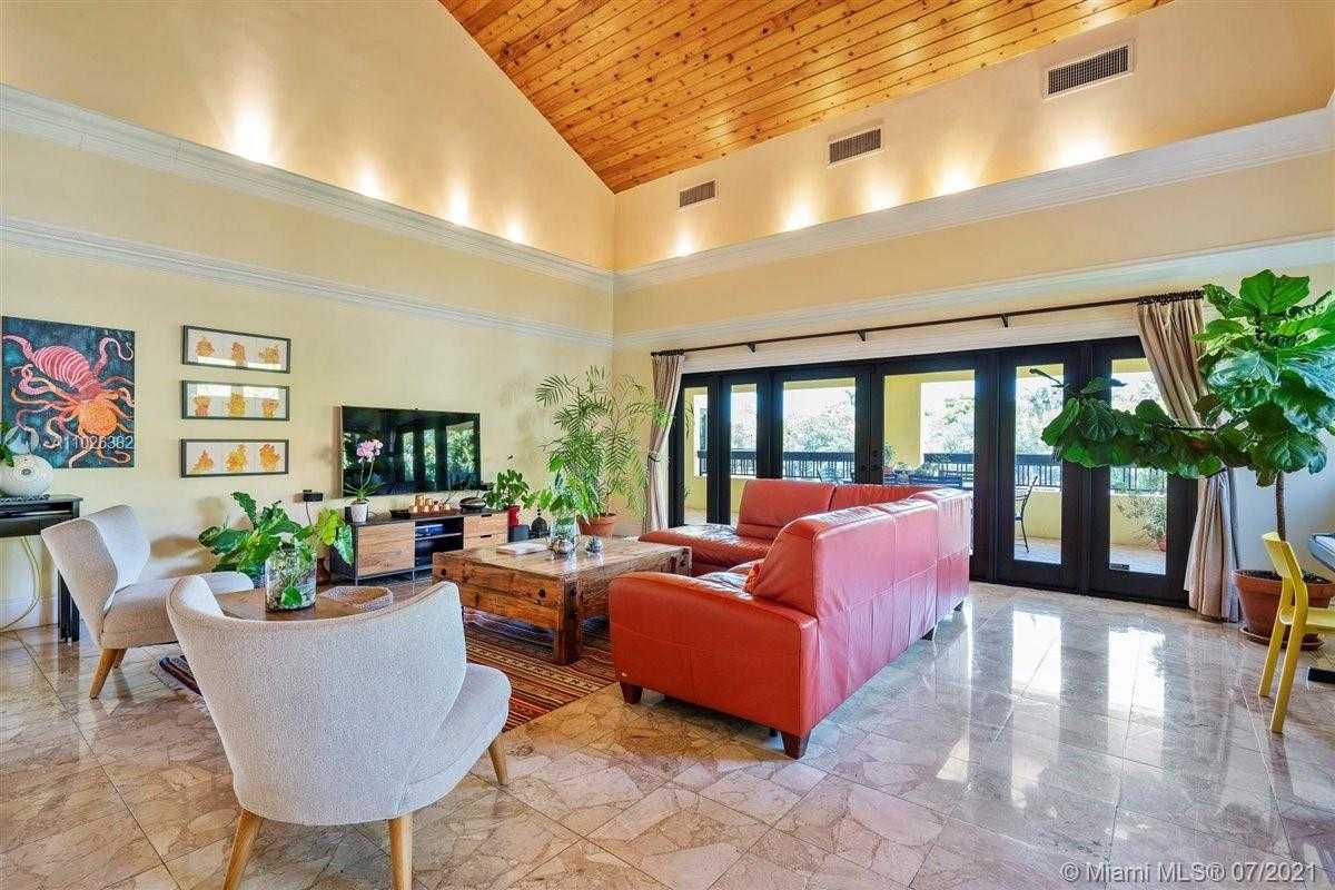 Small Image of 7260 W Lago Dr, Coral Gables, FL 33143, USA Number 49