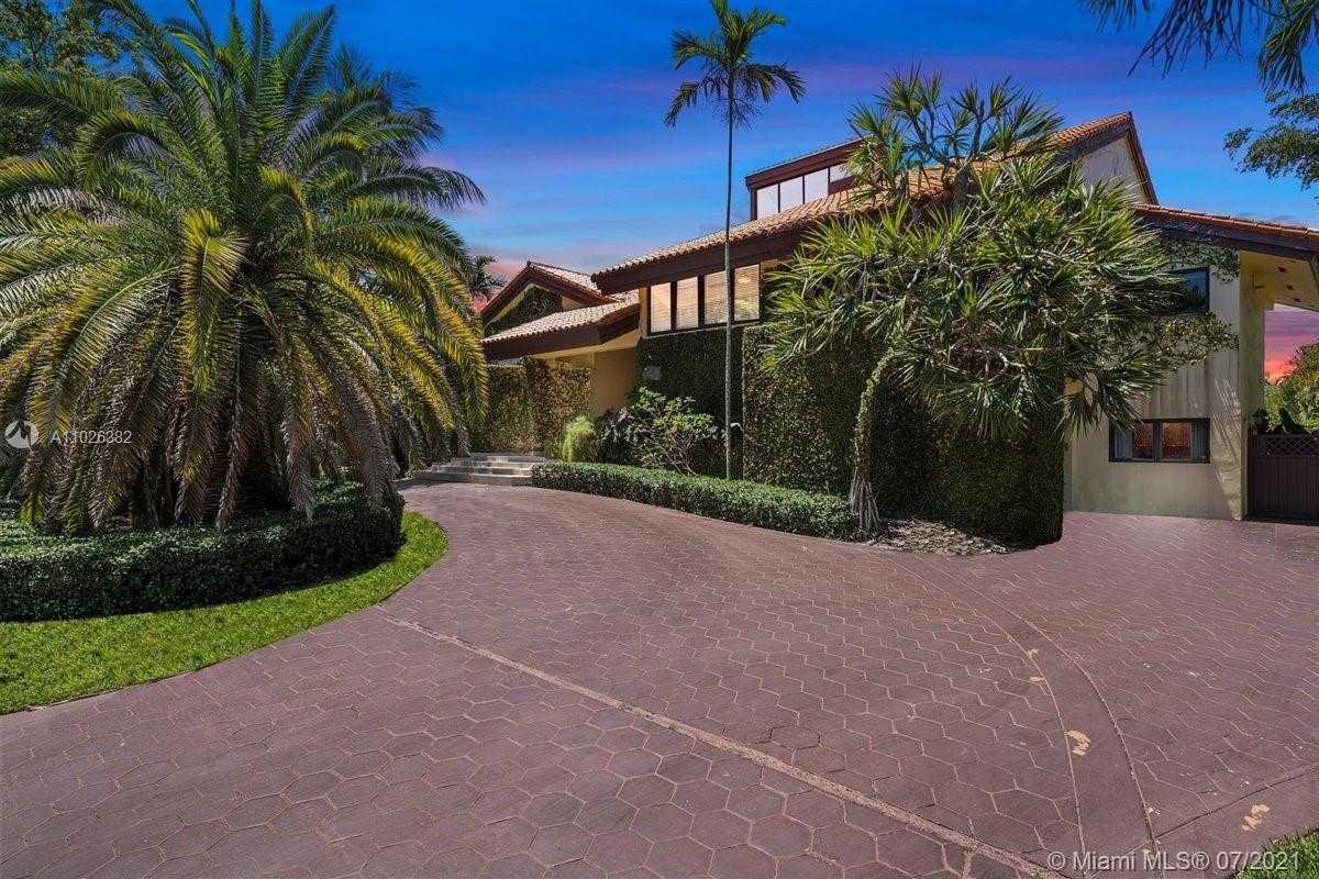 Small Image of 7260 W Lago Dr, Coral Gables, FL 33143, USA Number 51
