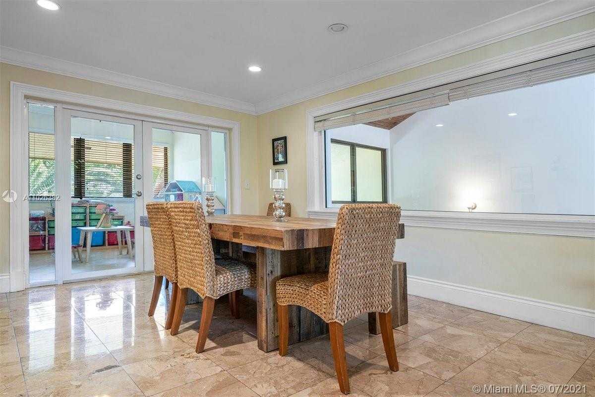 Small Image of 7260 W Lago Dr, Coral Gables, FL 33143, USA Number 56